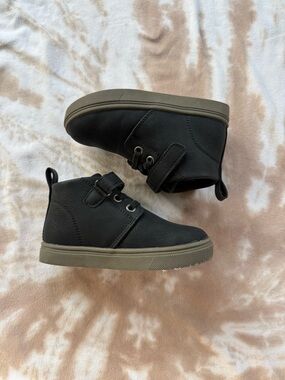 FabKids Black T9 High-Top Sneakers with Green Sole